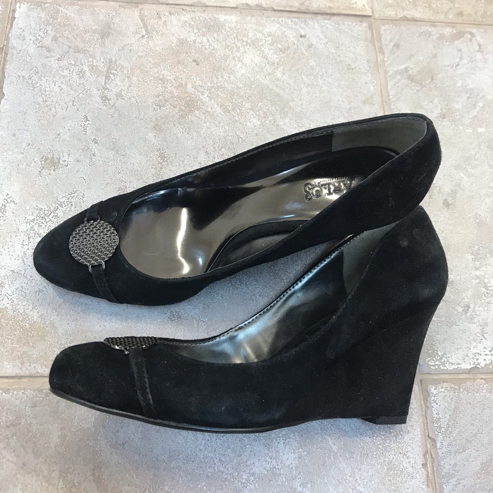 CARLOS Black suede wedges